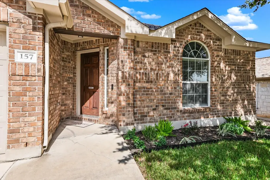 157 Maplewood N, Kyle