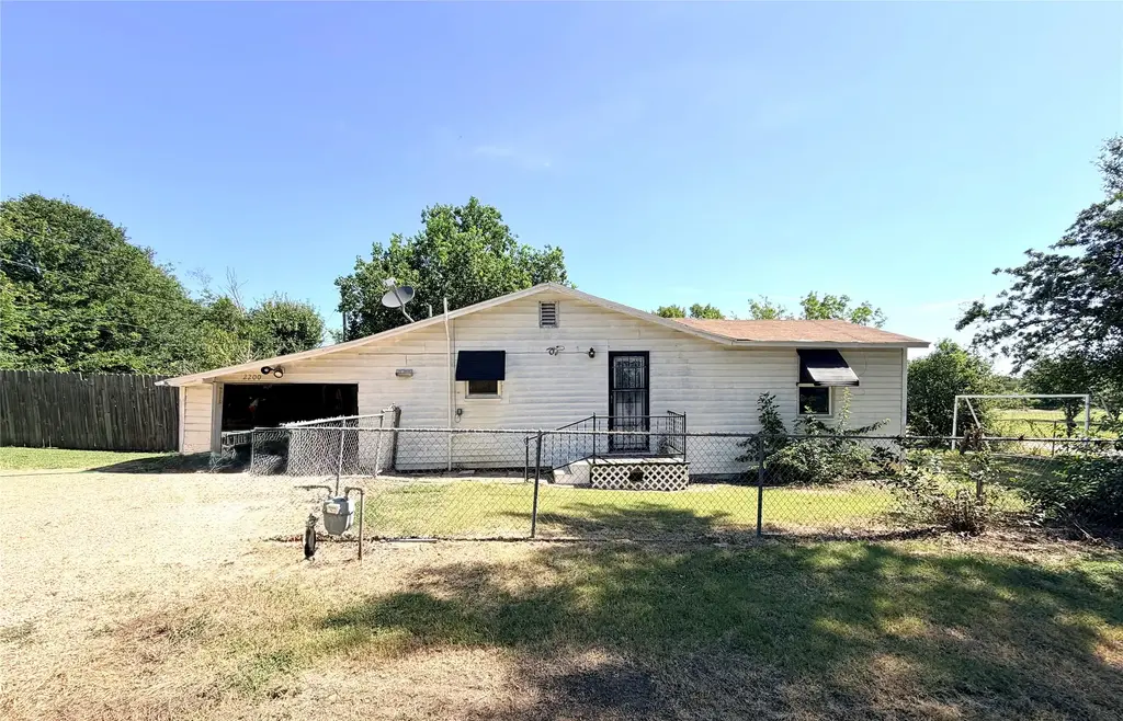 2200 W Gillis Avenue, Cameron