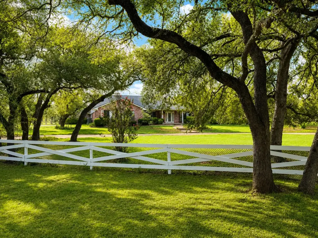 1501 Woods Loop, Driftwood