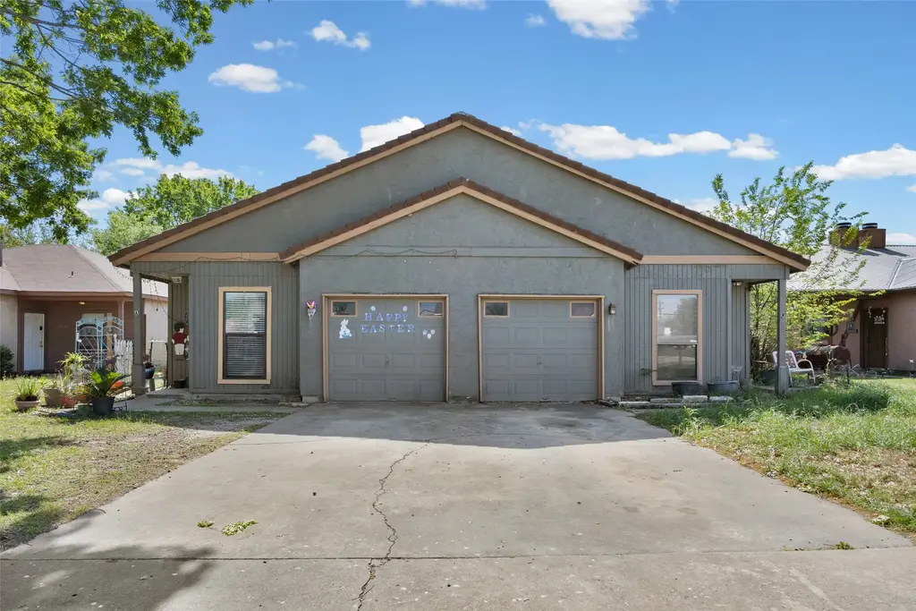 911 Crockett Street A, Lockhart