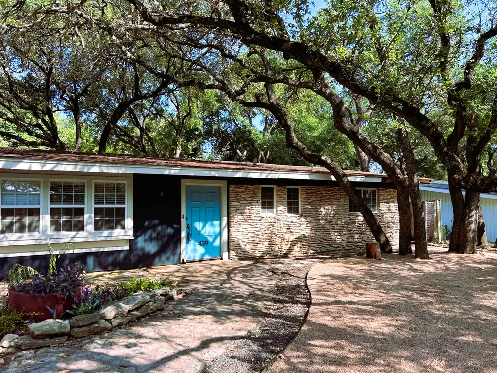 439 Brady Lane, West Lake Hills