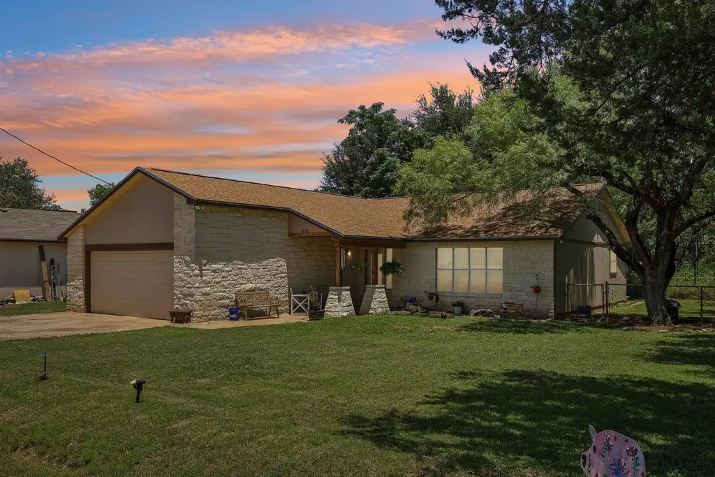 611 Magnolia Lane, Cottonwood Shores