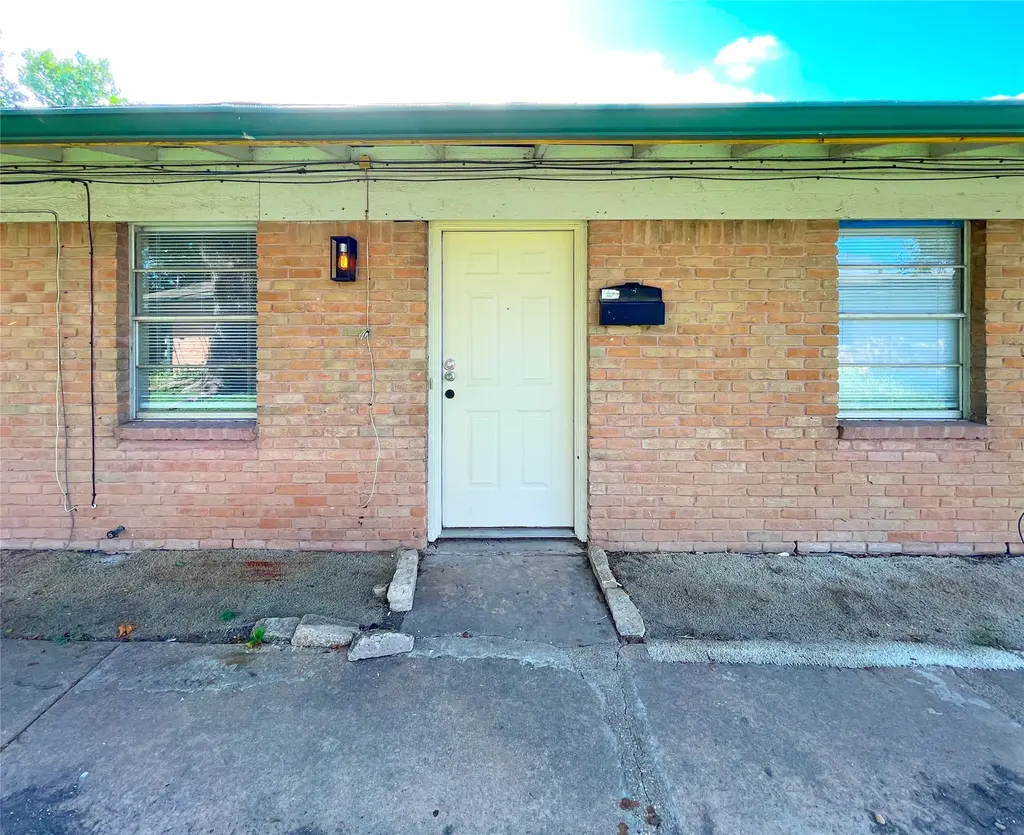 902 N Meadows Drive C, Austin