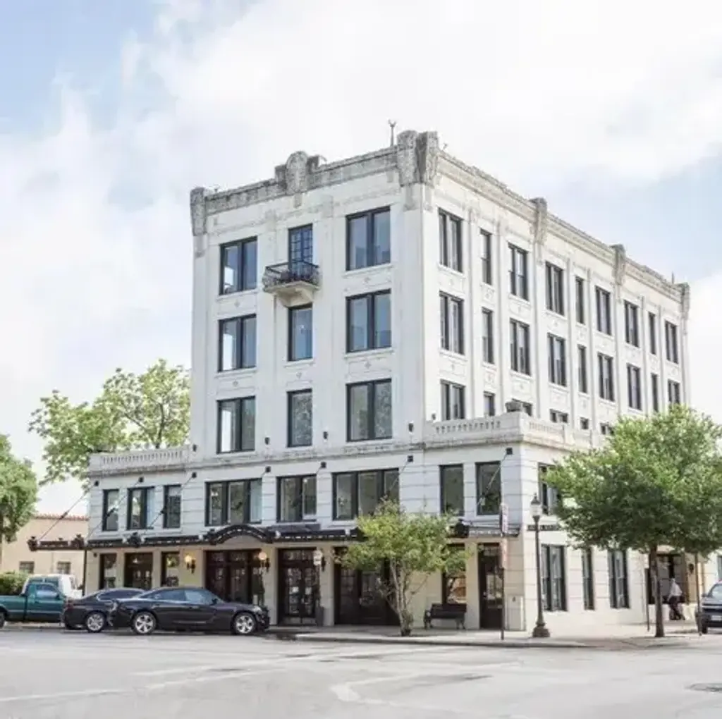 217 S River Street 200, Seguin