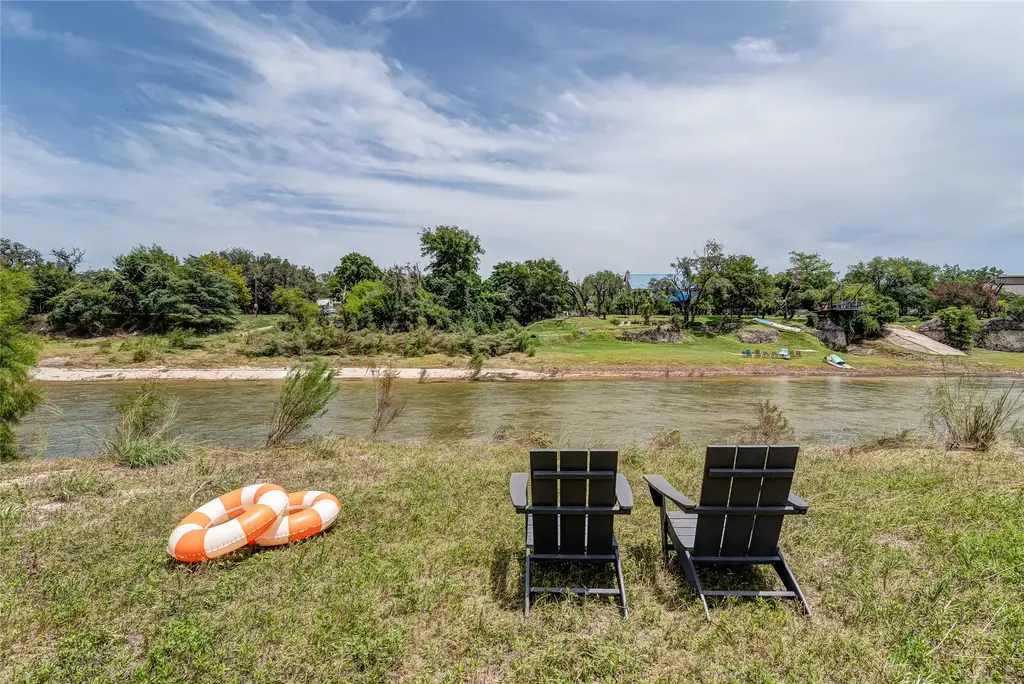 1424 Lakeshore Drive N, Bandera