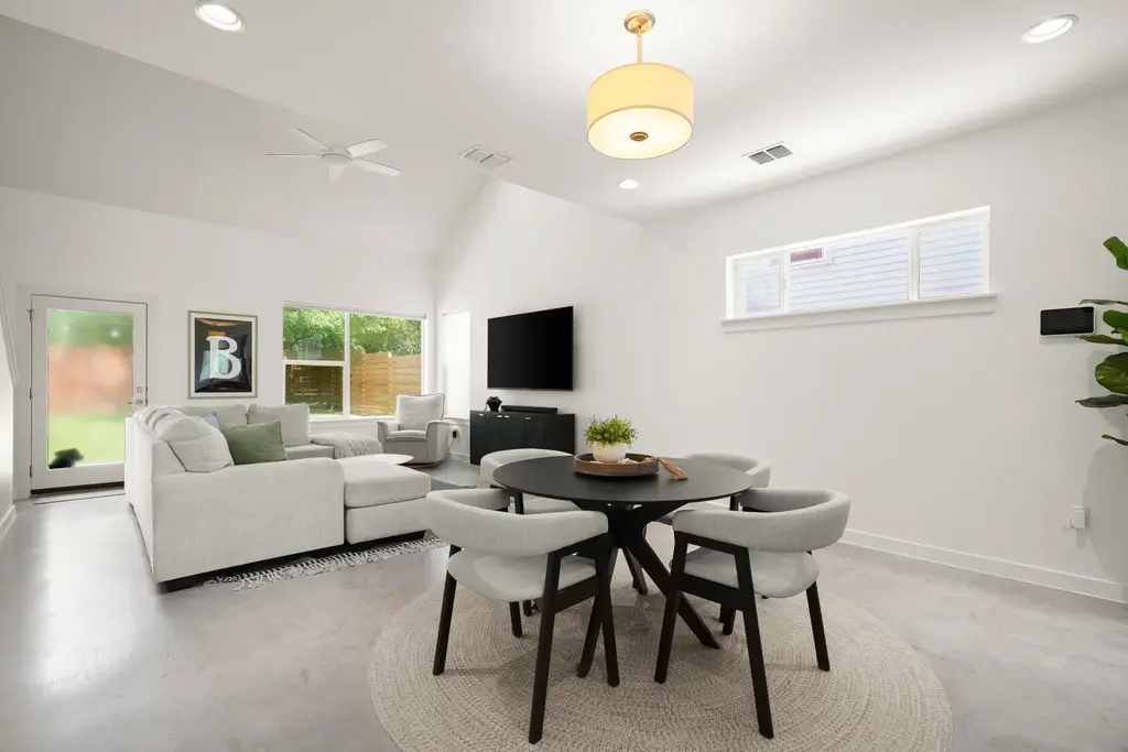 5616 S 1st Street 18, Austin