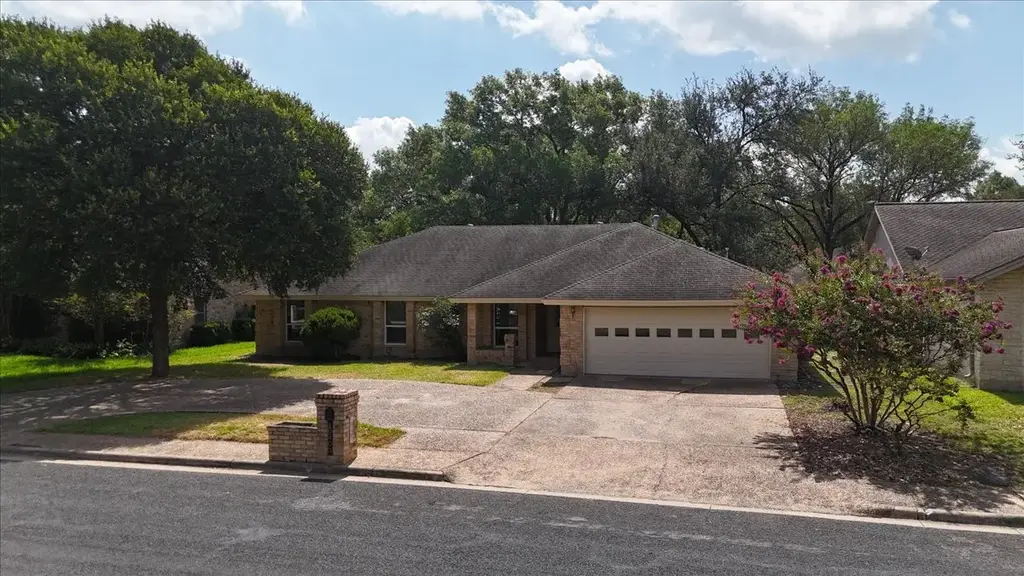 10403 Pinehurst Drive, Austin