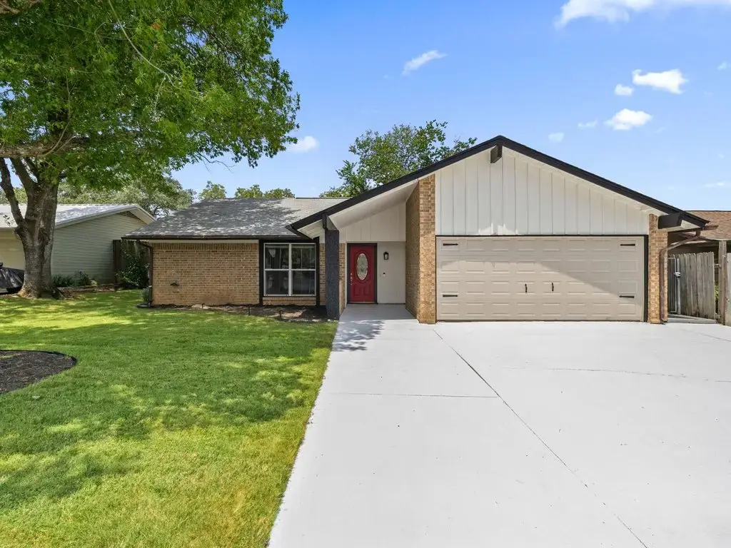 7004 Twisted Oaks Drive, Austin