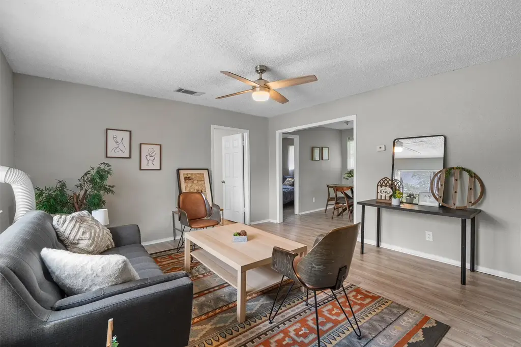 203 E Anderson Avenue A, Round Rock