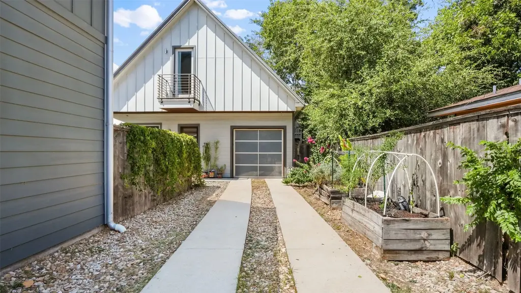 902 Calle Limon Road B, Austin