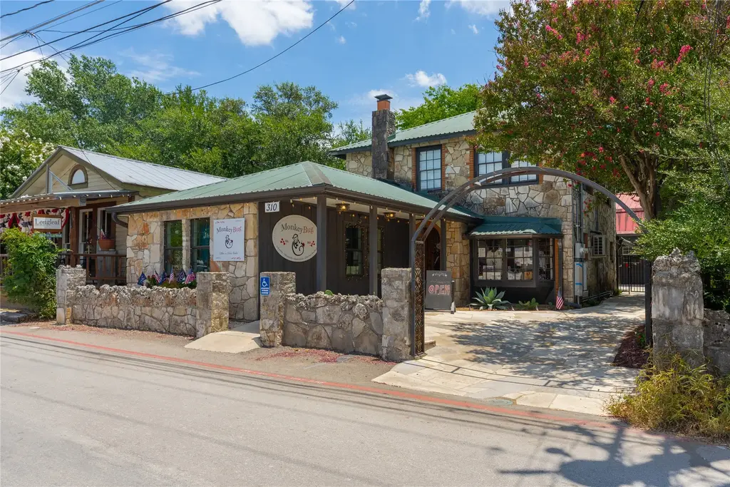 310 Wimberley Square, Wimberley