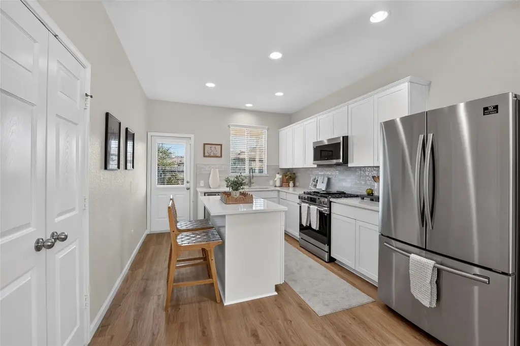 338 Pine Arbol, Buda