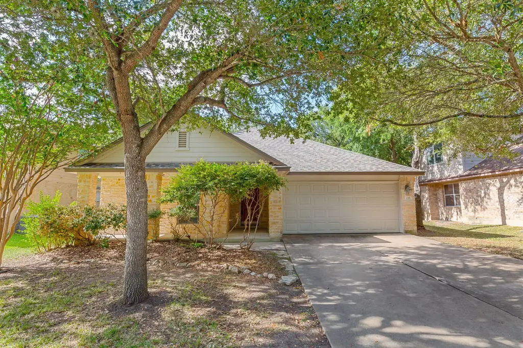135 Lear Avenue, Buda