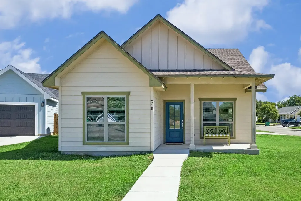 315 Sage Circle, Blanco