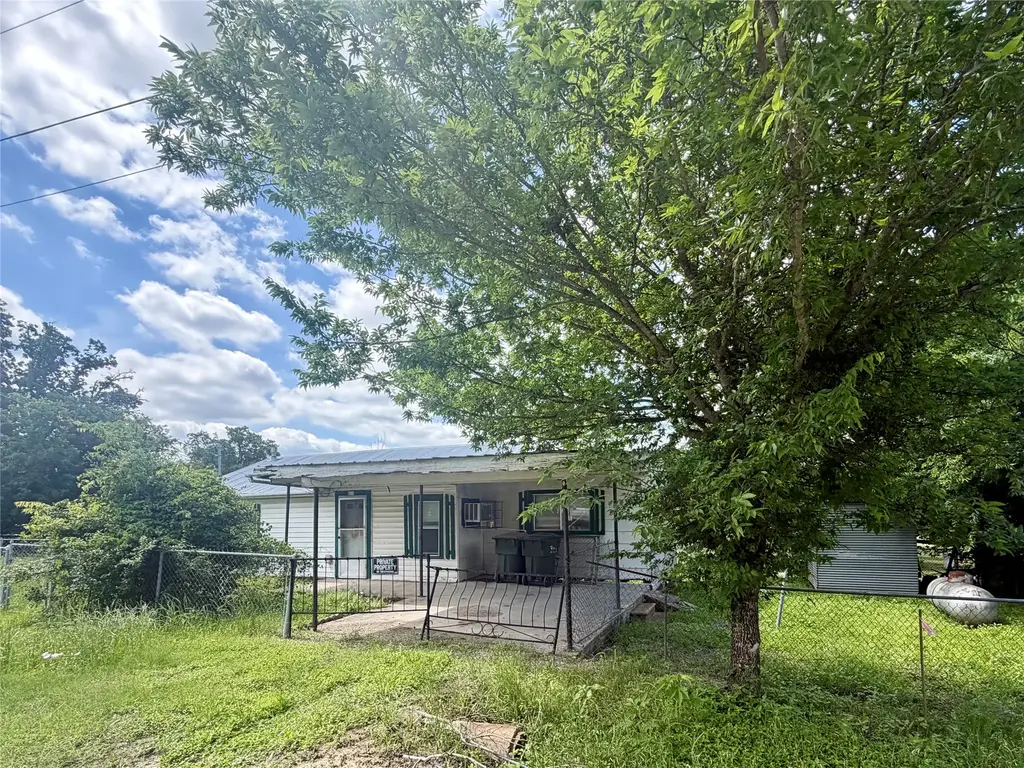 808 W Boundary Street, Giddings