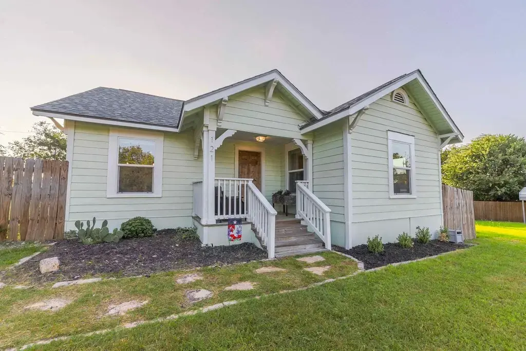 121 Margot Lane, Spicewood