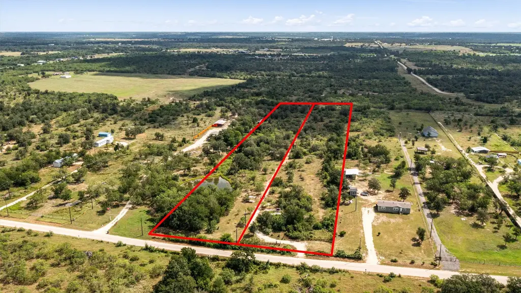1411 Bugtussle Lane, Luling