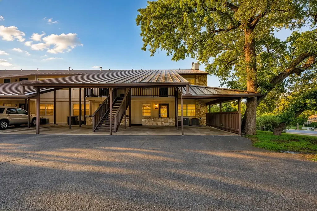 1202 Hi Stirrup 401, Horseshoe Bay