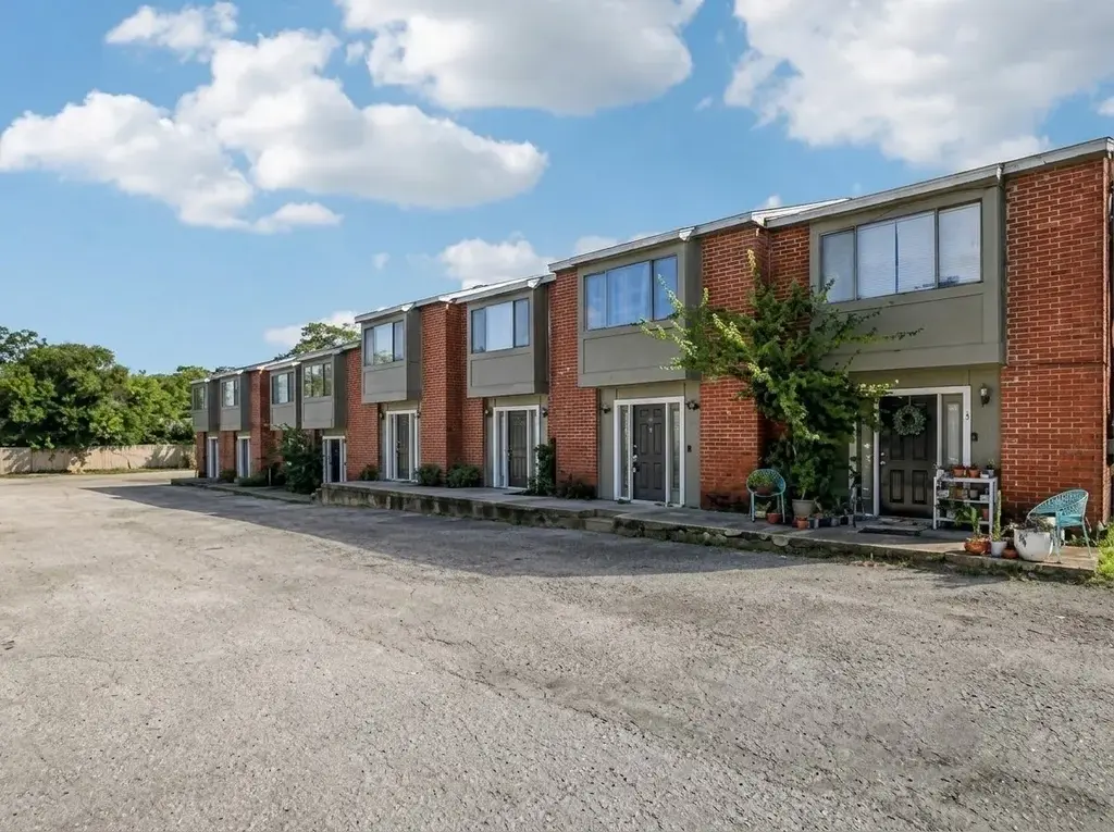 1221 W Hopkins Street 2, San Marcos