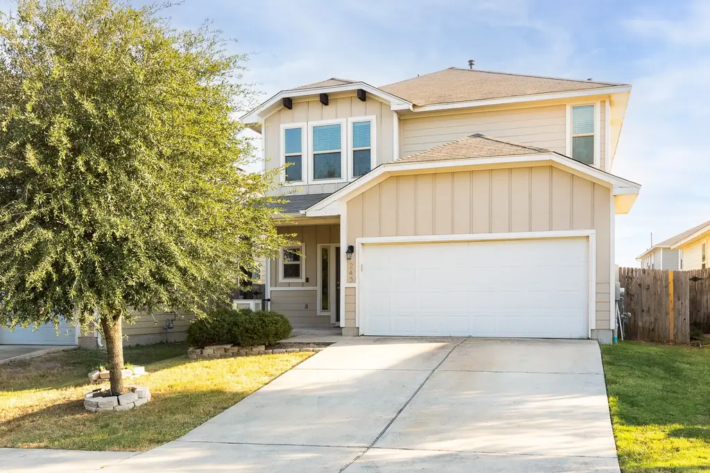 245 Pearl Way, Buda
