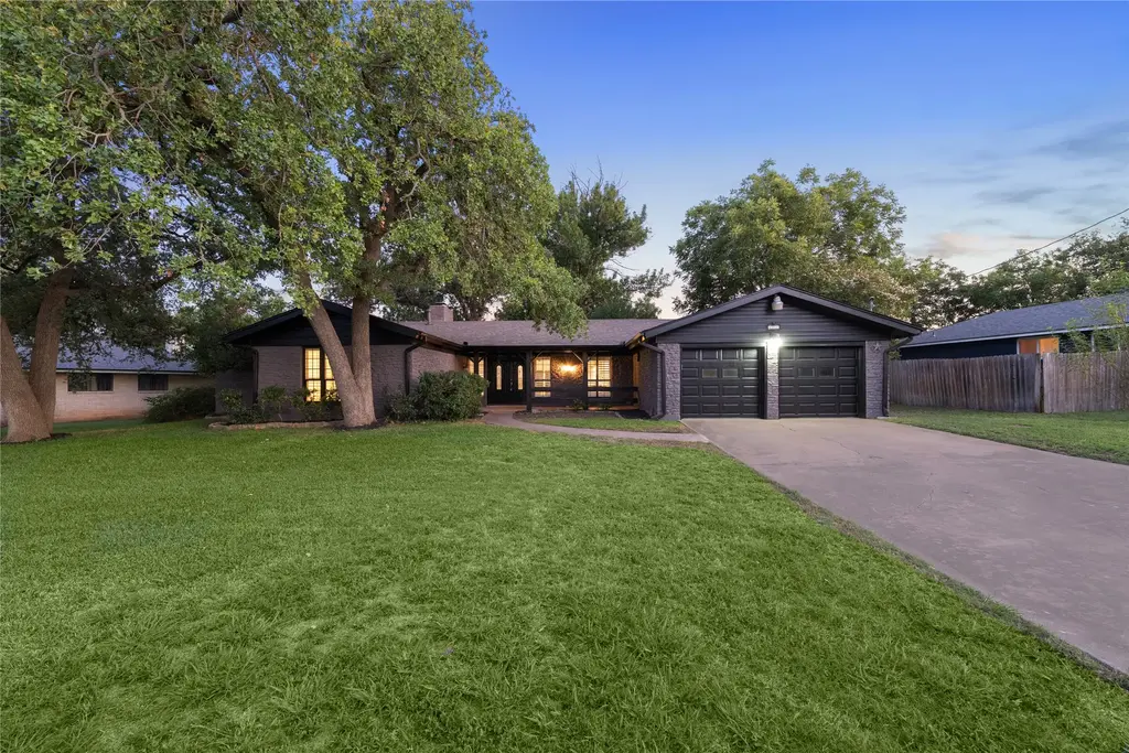 605 Meadowbrook Drive, Georgetown