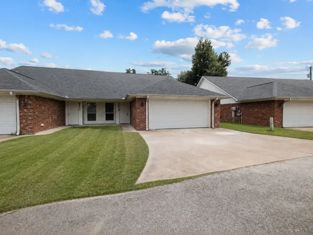 17416 Fm 2493, Flint