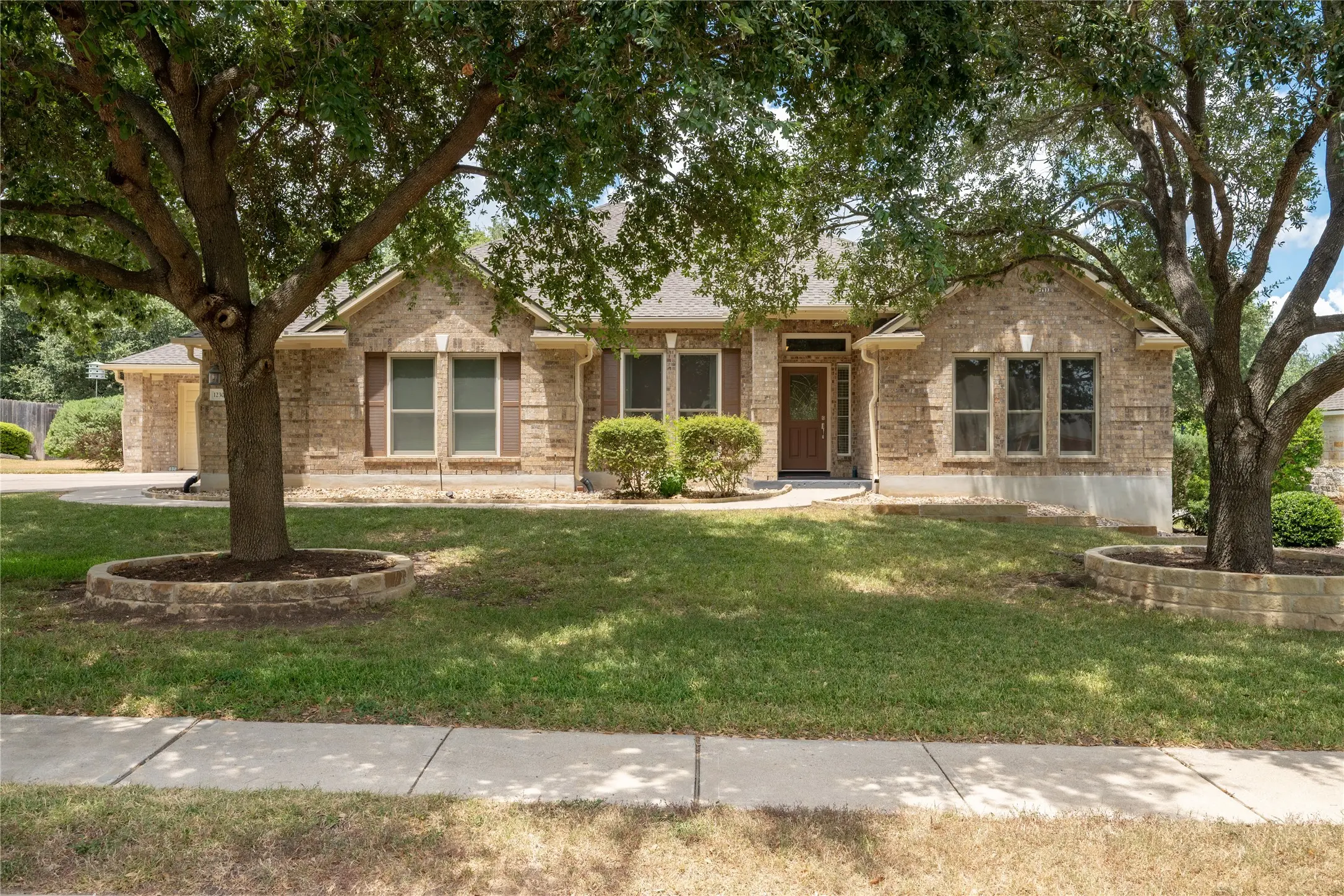 Photo of Listing #2428470