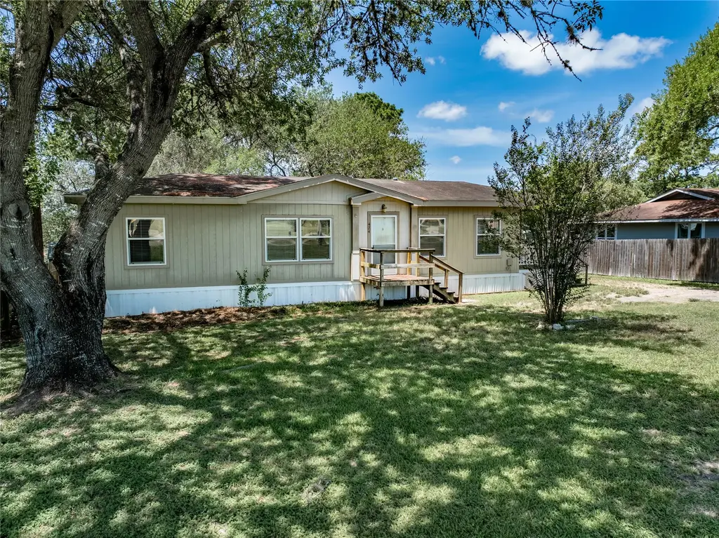 424 Ellinger Road, La Grange