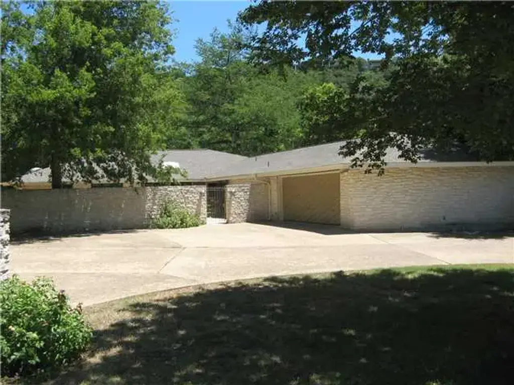 2001 Manana Street, Austin