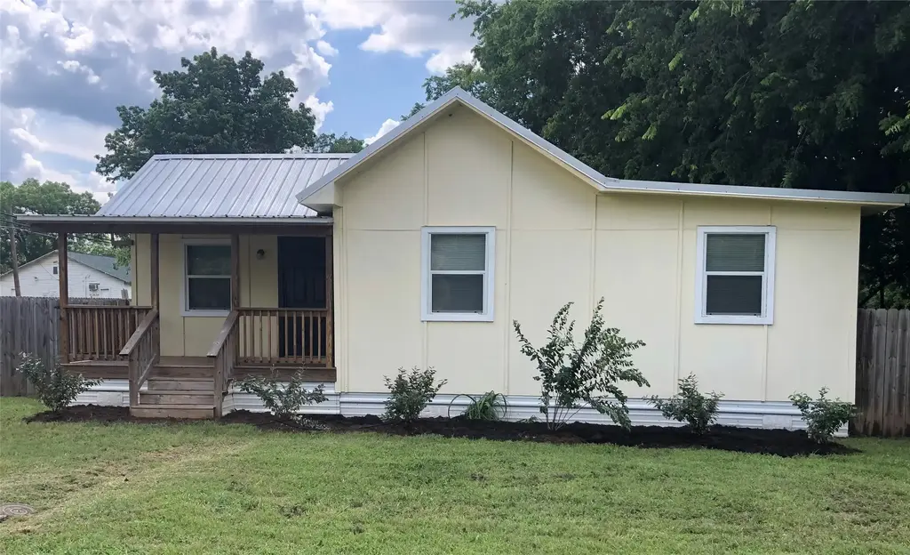 206 Lee Street, Smithville