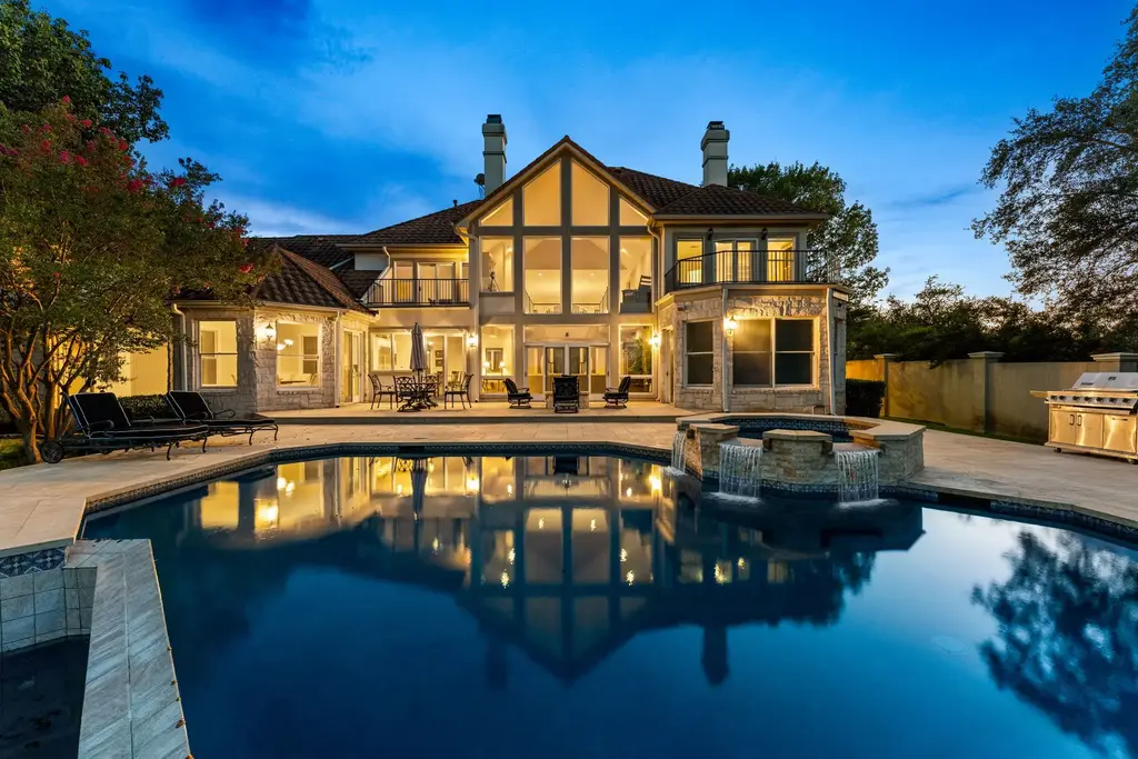 2819 Cliff Point, Spicewood
