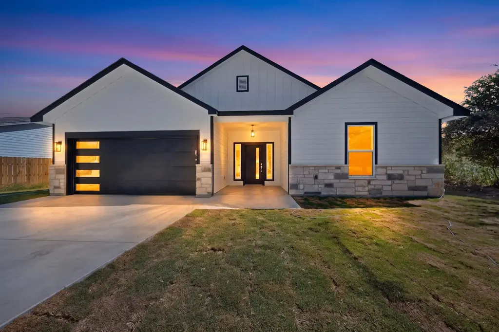 114 W Pauwela Lane, Bastrop