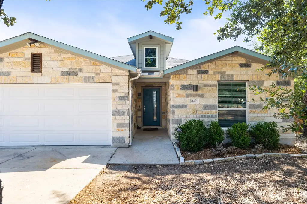 21204 Santa Rosa Avenue, Lago Vista