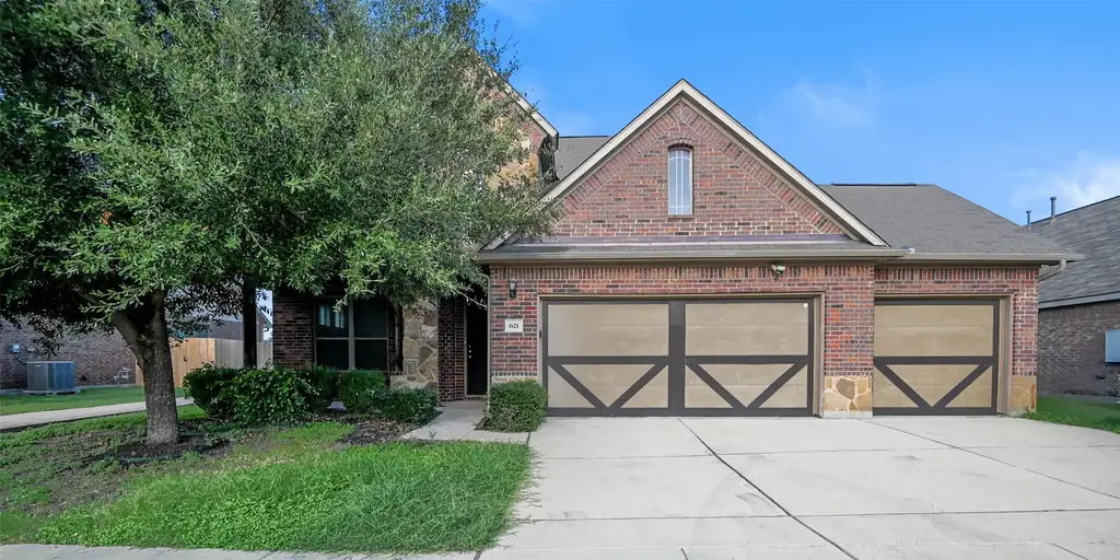 621 Hot Spring Valley, Buda