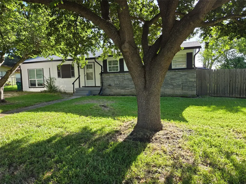 906 Debus Drive, Taylor