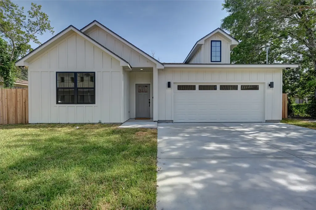 237 E Brenham Street, Giddings