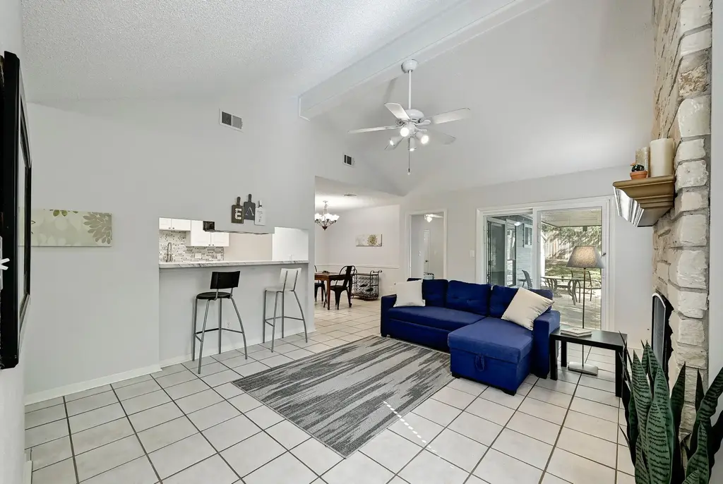 275 Mooring Circle B, Lakeway