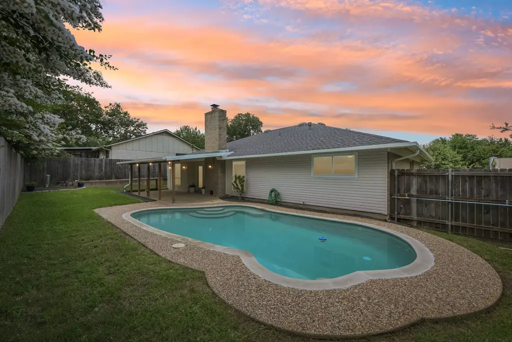 2717 Charlesworth Drive, Austin