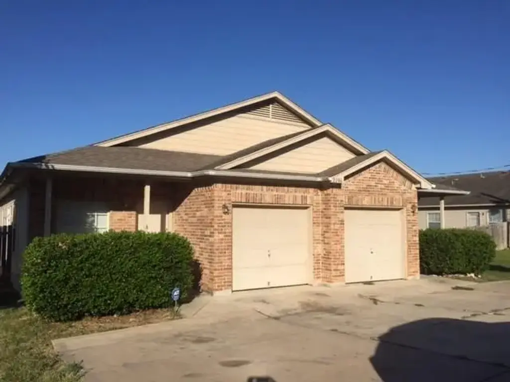 2206 S Bagdad Road B, Leander