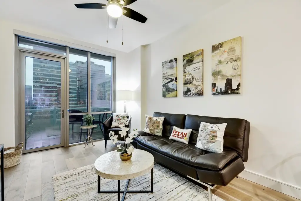 222 West Avenue 1911, Austin