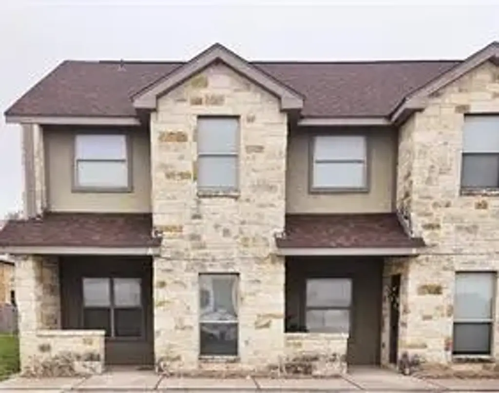 117 Micah Point A, La Vernia