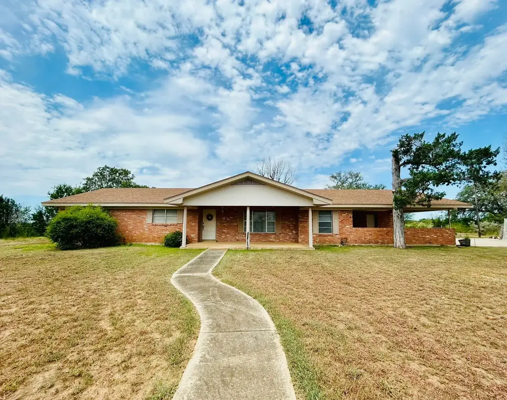 1040 Hwy 80 E, Nixon