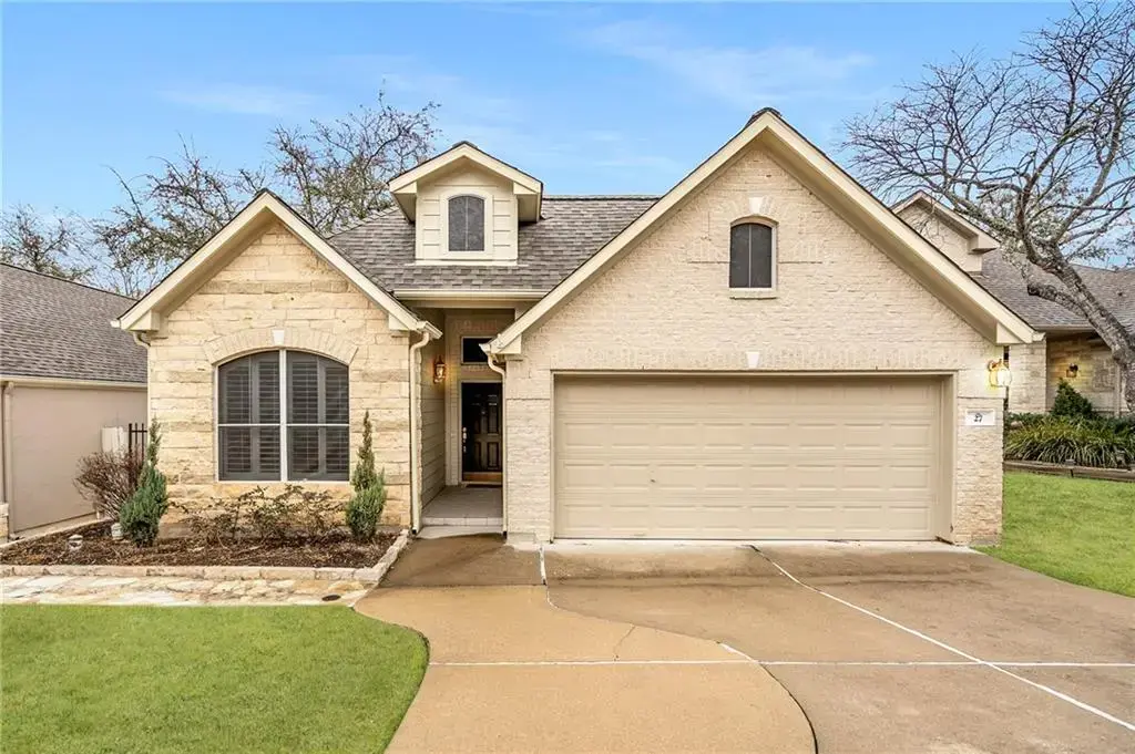 27 Troon Drive, Lakeway