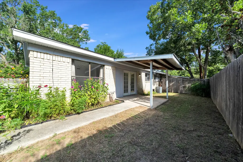 1129 W San Antonio Street, Lockhart
