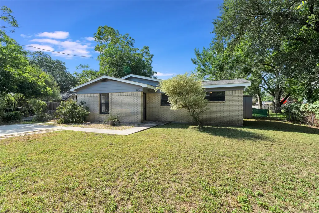 1130 Bois D'arc St, Lockhart