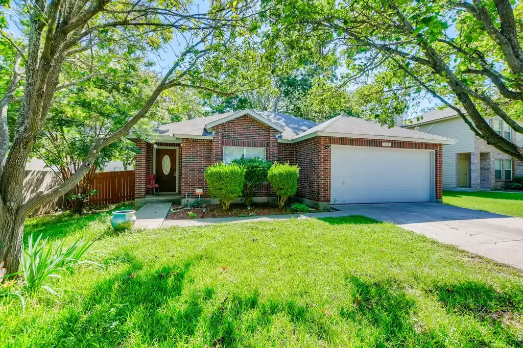 303 Bello Drive, Leander
