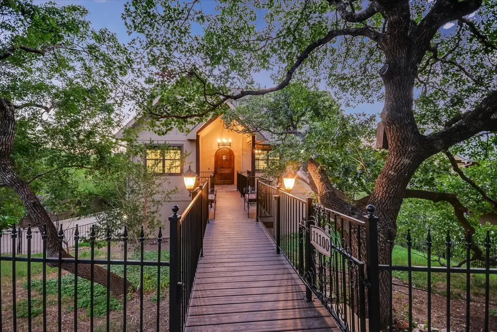 11100 Hill Drive, Leander