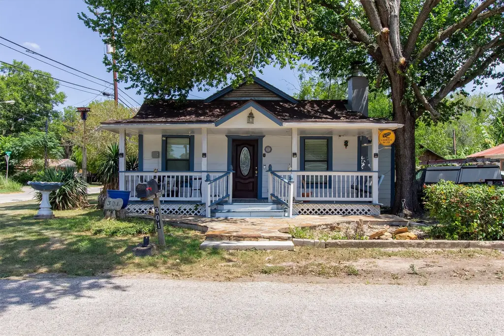 301 Holly Avenue, Luling