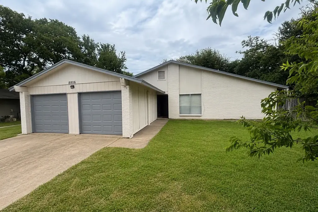 8806 Pineridge Drive B, Austin