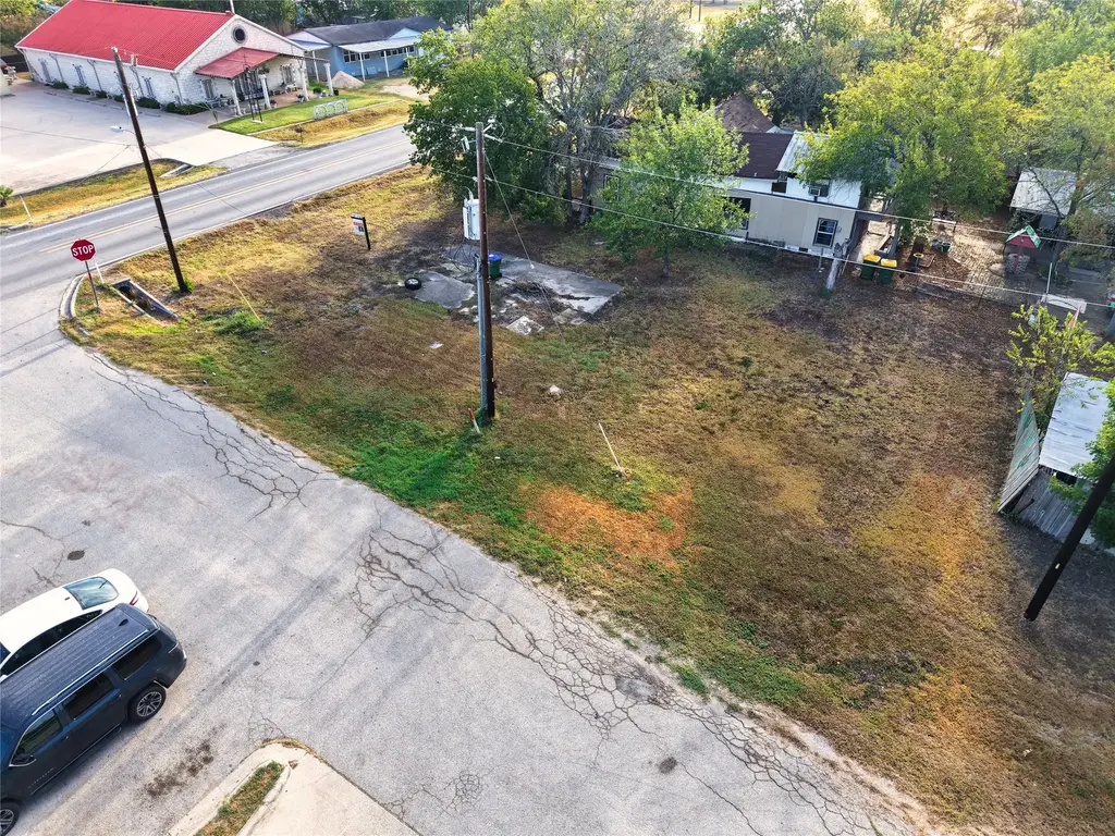 302 E Parsons Street, Manor